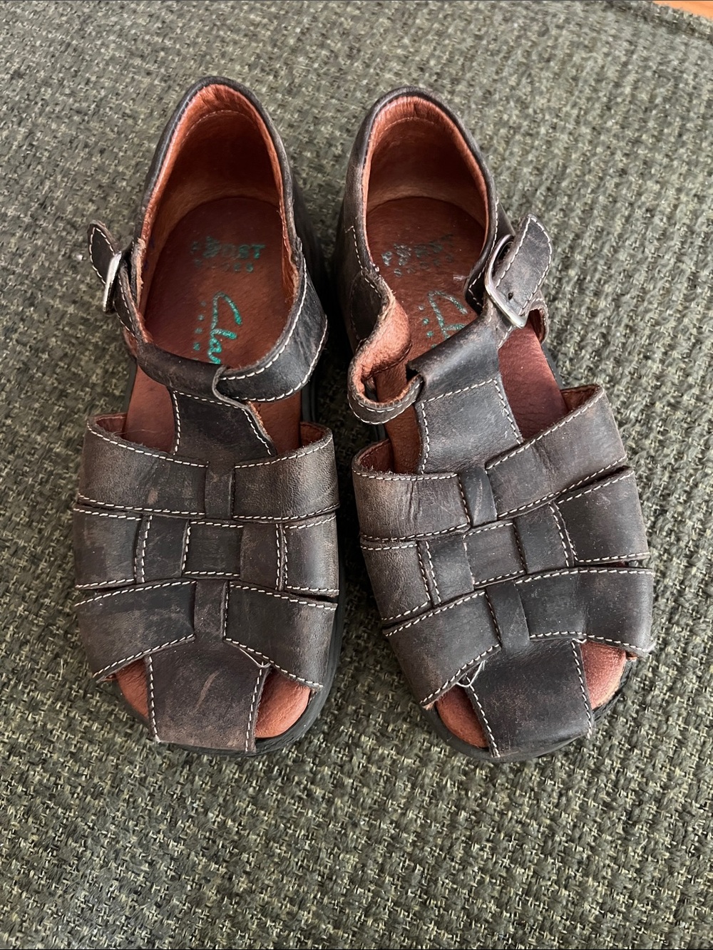 Clarks Child’s  Brown Leather Fisherman Sandals (sz 8)